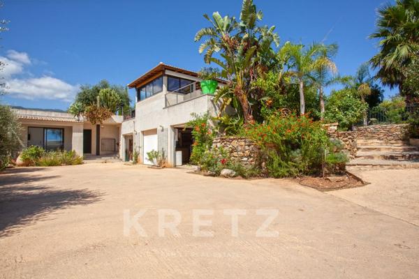 Maison d'architecte avec piscine et vue mer