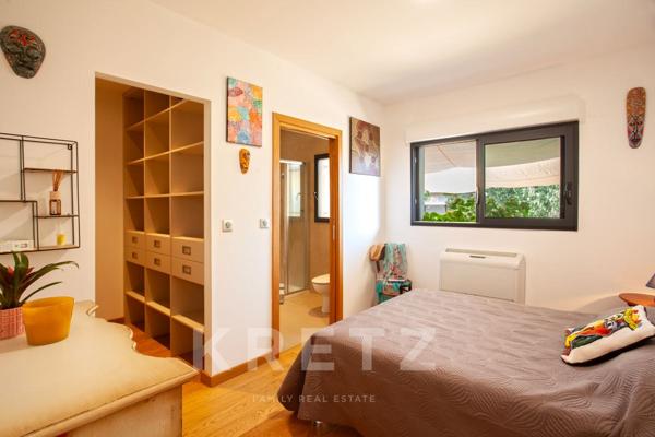 Maison d'architecte avec piscine et vue mer