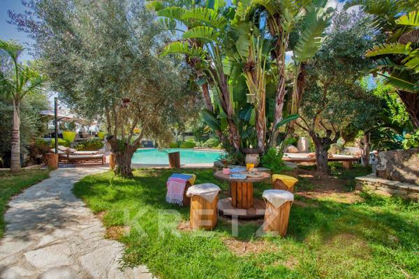 Maison d'architecte avec piscine et vue mer