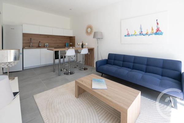 Appartement T2 à vendre  2 pièces - 34,24 m 2   LE LAVANDOU  - 83
