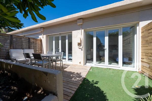 Appartement T2 à vendre  2 pièces - 34,24 m 2   LE LAVANDOU  - 83