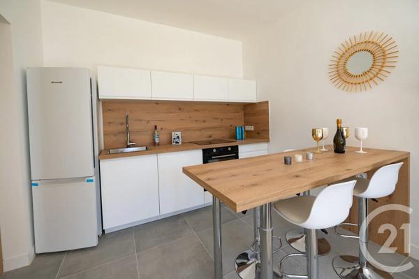 Appartement T2 à vendre  2 pièces - 34,24 m 2   LE LAVANDOU  - 83