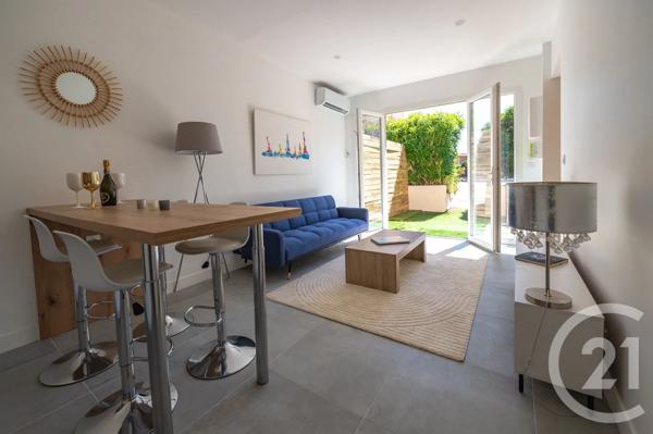 Appartement T2 à vendre  2 pièces - 34,24 m 2   LE LAVANDOU  - 83