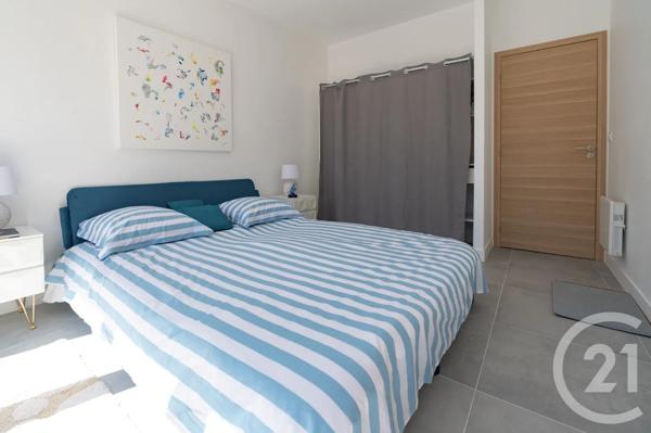 Appartement T2 à vendre  2 pièces - 34,24 m 2   LE LAVANDOU  - 83