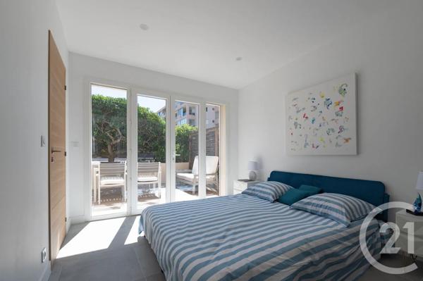 Appartement T2 à vendre  2 pièces - 34,24 m 2   LE LAVANDOU  - 83