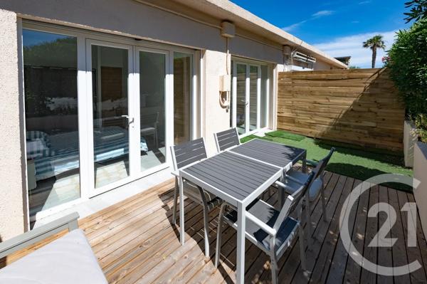 Appartement T2 à vendre  2 pièces - 34,24 m 2   LE LAVANDOU  - 83