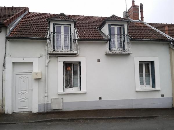 EXCLUSIVITÉ – Maison de ville à rénover avec beau potentiel - Centre de Commentry
