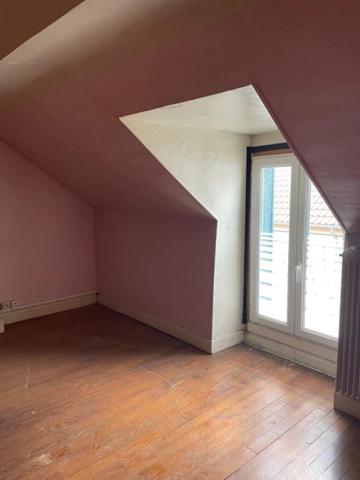 EXCLUSIVITÉ – Maison de ville à rénover avec beau potentiel - Centre de Commentry