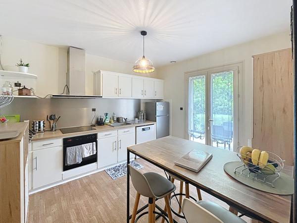 Maison Ussac à vendre 160 m²-5 chambres-2 salles de bains-jardin-garage-véranda