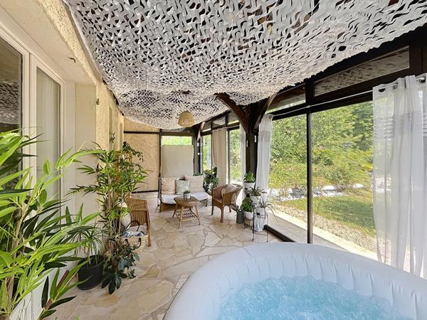 Maison Ussac à vendre 160 m²-5 chambres-2 salles de bains-jardin-garage-véranda