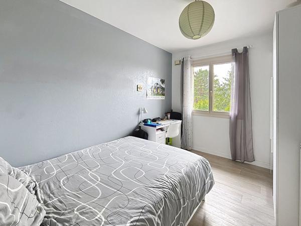 Maison Ussac à vendre 160 m²-5 chambres-2 salles de bains-jardin-garage-véranda