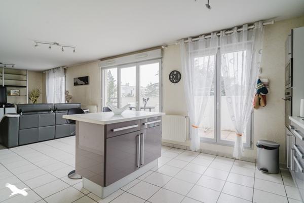 Appartement à vendre 330 000 € Décines-Charpieu 4 p 100 m² DPE C