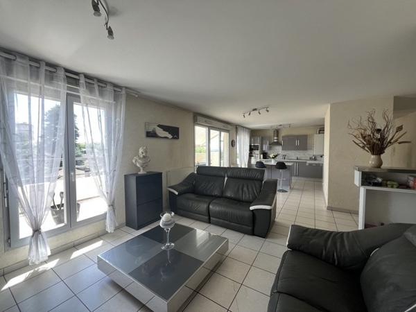 Appartement à vendre 330 000 € Décines-Charpieu 4 p 100 m² DPE C