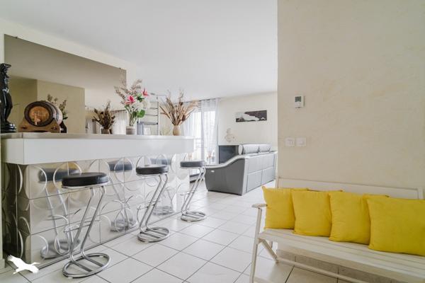 Appartement à vendre 330 000 € Décines-Charpieu 4 p 100 m² DPE C