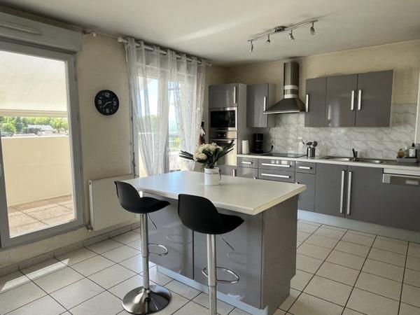 Appartement à vendre 330 000 € Décines-Charpieu 4 p 100 m² DPE C
