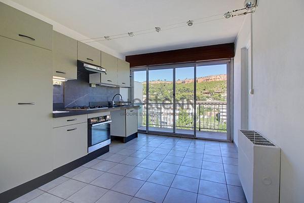 Vitrolles, appartement T5 de 95 m² environ avec ascenseur, balcon de 9 m² et cave