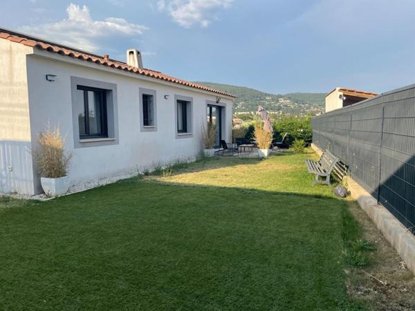 Maison de plain-pied avec vue dégagée , 4 chambres et Terrain de 544 m²