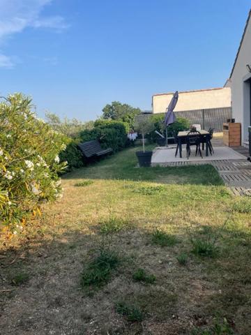 Maison de plain-pied avec vue dégagée , 4 chambres et Terrain de 544 m²