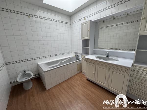 Location Spacieux Appartement - 4 pièces - 110m² - COGNAC hypercentre