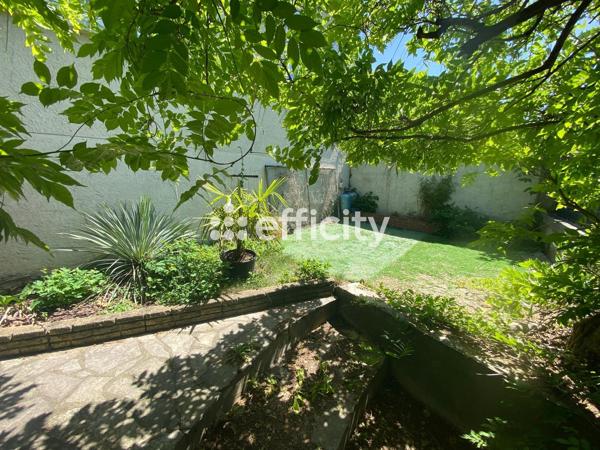 Maison
         4 pièces
        - 100 m² Exclusivité 325 000 € *