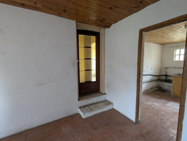 Villa plain pied à rénover sur 750m² de terrain plat