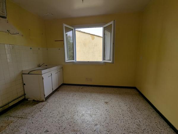Villa plain pied à rénover sur 750m² de terrain plat