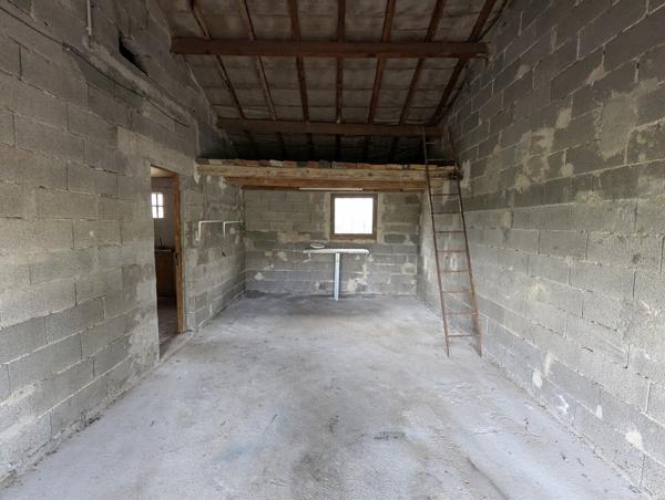 Villa plain pied à rénover sur 750m² de terrain plat