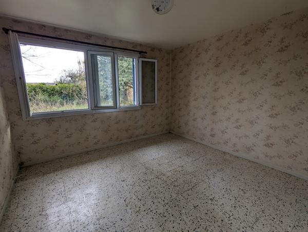 Villa plain pied à rénover sur 750m² de terrain plat