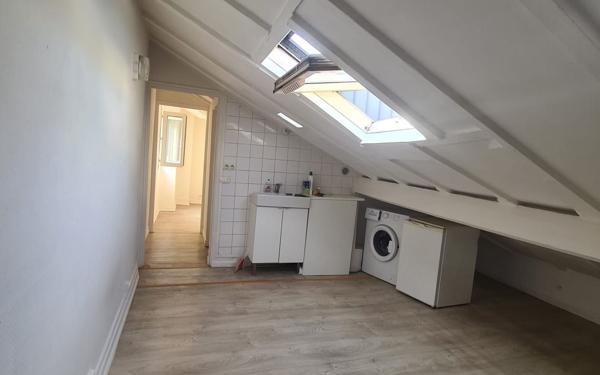 Appartement à vendre    2 pièces • 12,02 m2 Paris 20