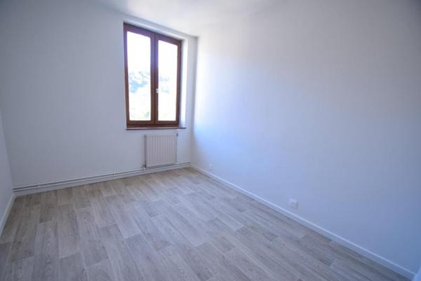 Appartement 4 pièces de 82 m² à Labegude