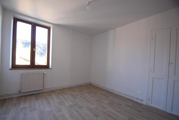 Appartement 4 pièces de 82 m² à Labegude