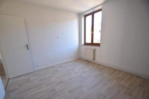 Appartement 4 pièces de 82 m² à Labegude