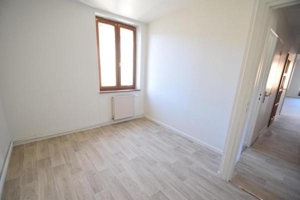 Appartement 4 pièces de 82 m² à Labegude