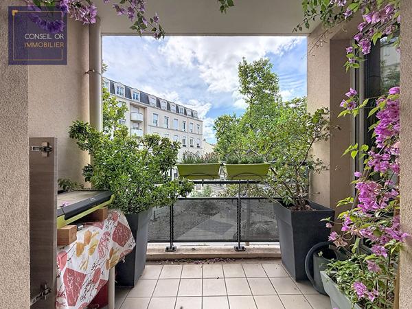 LYON 7 Saxe Gambetta T4 de 91 m² avec 2 balcons, vue dégagée, parking et cave , Lyon