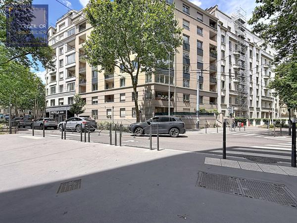 LYON 7 Saxe Gambetta T4 de 91 m² avec 2 balcons, vue dégagée, parking et cave , Lyon