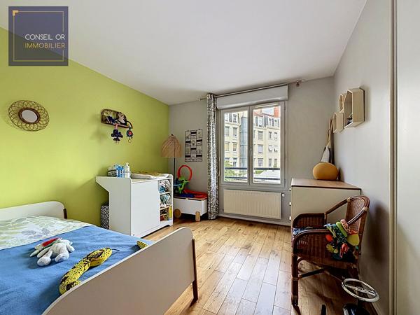 LYON 7 Saxe Gambetta T4 de 91 m² avec 2 balcons, vue dégagée, parking et cave , Lyon