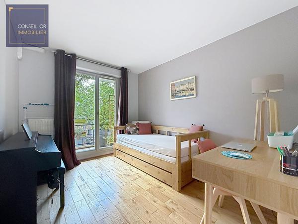 LYON 7 Saxe Gambetta T4 de 91 m² avec 2 balcons, vue dégagée, parking et cave , Lyon