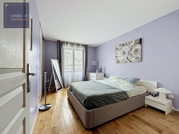 LYON 7 Saxe Gambetta T4 de 91 m² avec 2 balcons, vue dégagée, parking et cave , Lyon