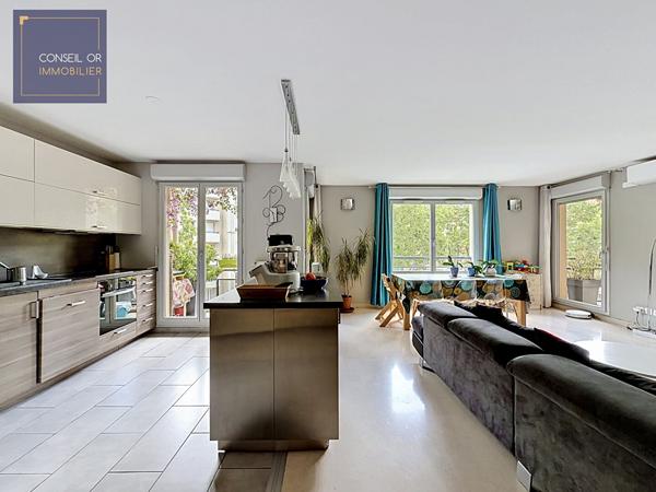 LYON 7 Saxe Gambetta T4 de 91 m² avec 2 balcons, vue dégagée, parking et cave , Lyon
