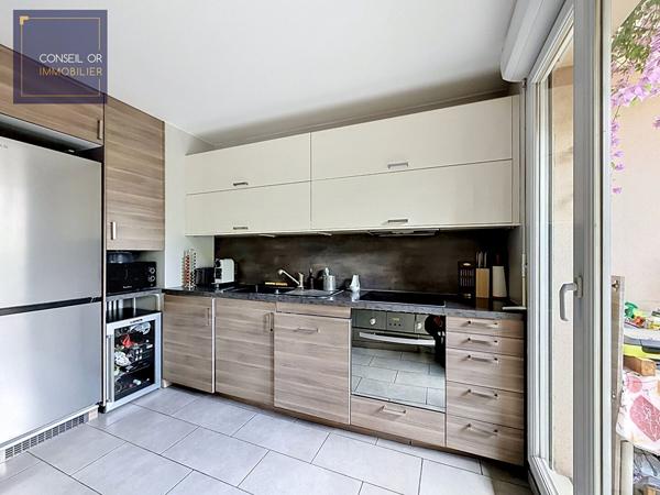 LYON 7 Saxe Gambetta T4 de 91 m² avec 2 balcons, vue dégagée, parking et cave , Lyon