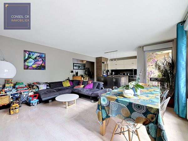 LYON 7 Saxe Gambetta T4 de 91 m² avec 2 balcons, vue dégagée, parking et cave , Lyon