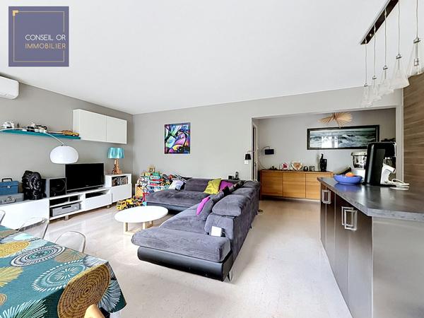 LYON 7 Saxe Gambetta T4 de 91 m² avec 2 balcons, vue dégagée, parking et cave , Lyon