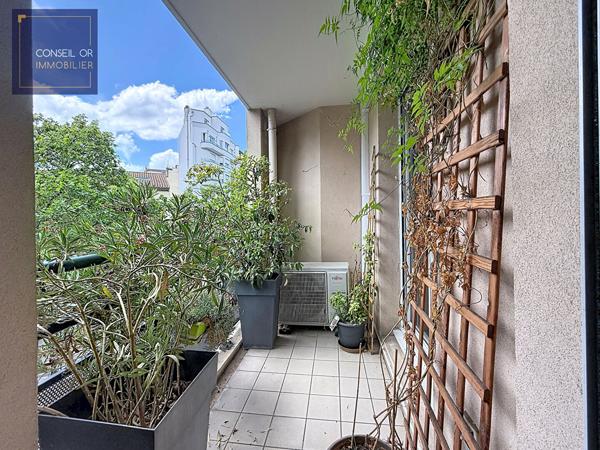 LYON 7 Saxe Gambetta T4 de 91 m² avec 2 balcons, vue dégagée, parking et cave , Lyon
