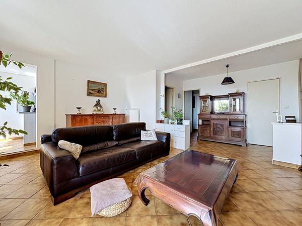 Appartement 5 pièces 112 m² Dernier Étage à Vendre à la Batarelle Marseille