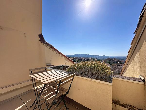 Appartement 5 pièces 112 m² Dernier Étage à Vendre à la Batarelle Marseille
