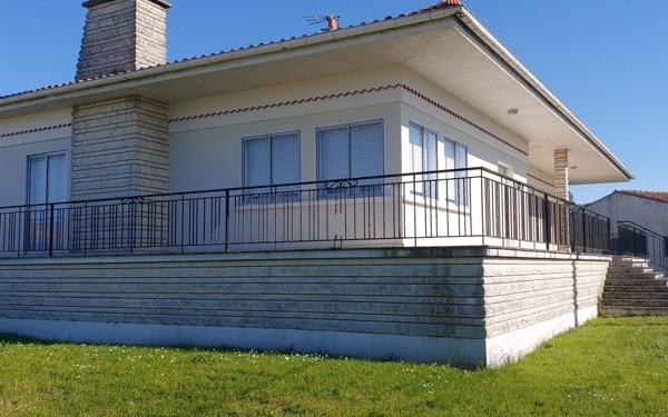 Maison à vendre    6 pièces •  Port-des-Barques