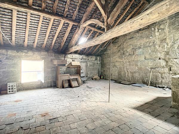 Achat immeuble près de Doué-en-Anjou - 5 pièce(s) - 145 m² - 148 750 €