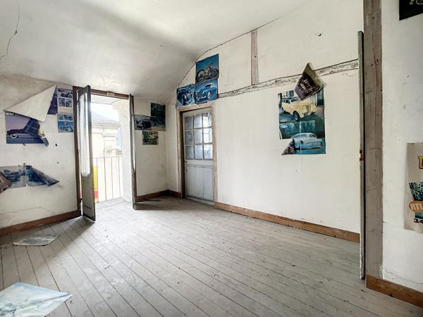 Achat immeuble près de Doué-en-Anjou - 5 pièce(s) - 145 m² - 148 750 €