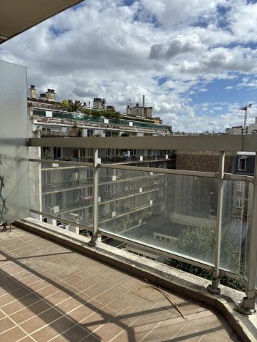 A vendre studio avec balcon aux Hesperides de Vaugirard