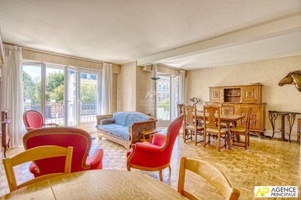 Versailles Rive-Droite Appartement 87 m² carrez avec balcon, ascenseur et parking €560 000 ** - Référence 25433